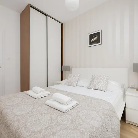 Elegant Near Paley And Medicover-handelsmana 1st Apartment *