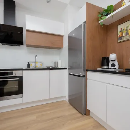 Elegant Near Paley And Medicover-handelsmana 1st Apartment